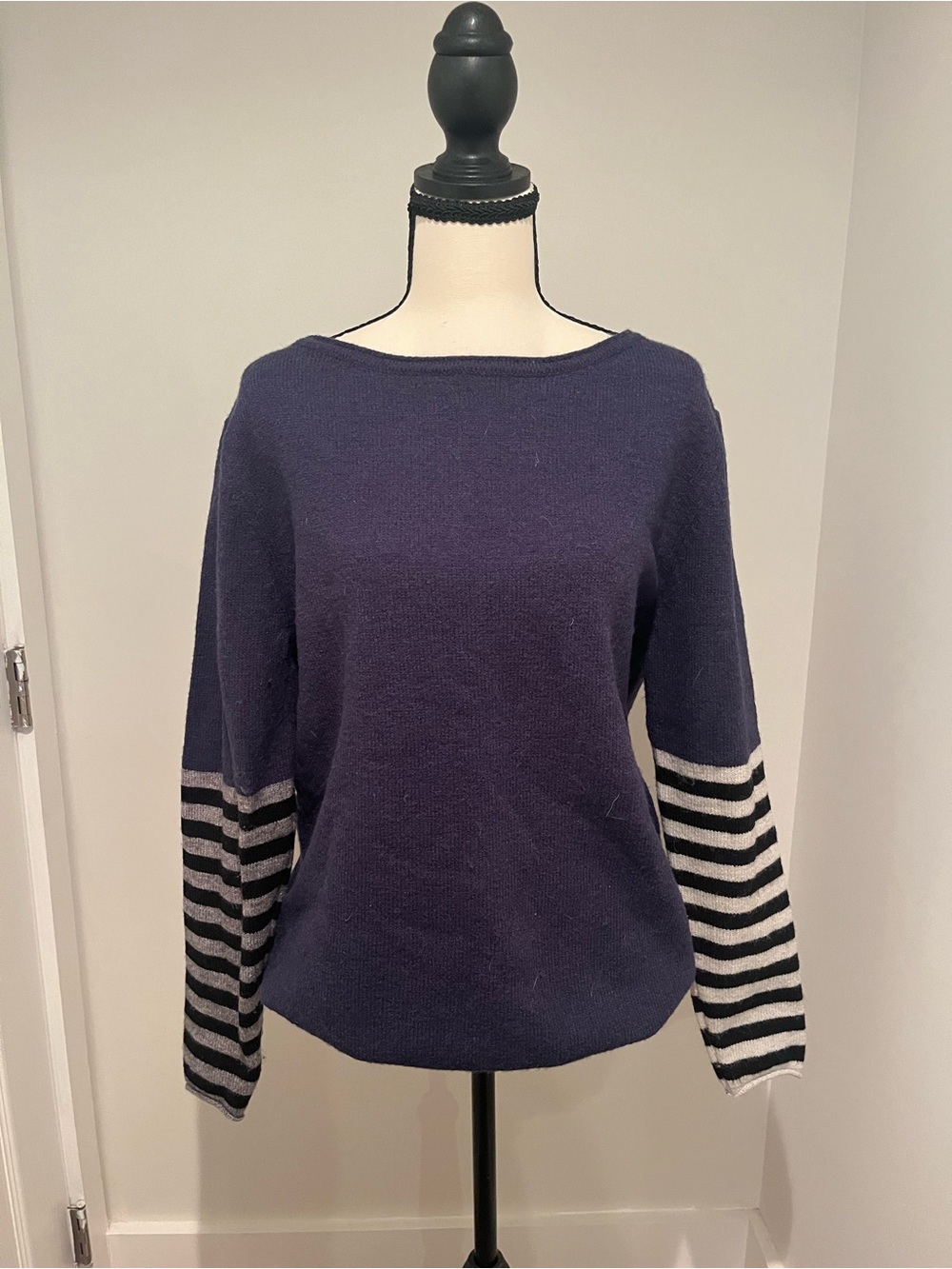 Women's Navy boatneck Sweater navy with navy/grey Striped Sleeves